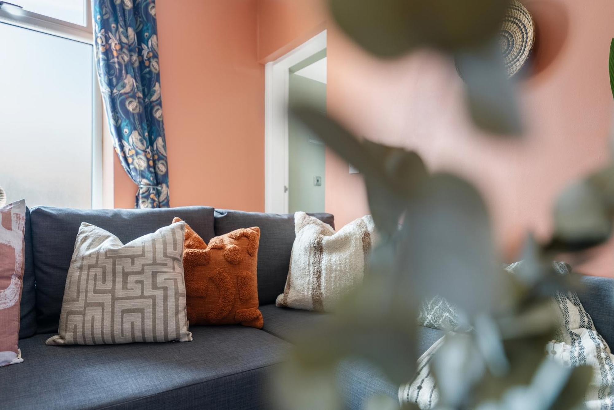 4-Bedroom Stunning Luxe, Spacious & Stylish Design House Bolton, Sleeps 11, With Parking Central Bolton, Links To Manchester, Pet-Friendly, Best For Groups! Work Contractors And Summer Special Offer! - By Blue Puffin Stays Farnworth Extérieur photo