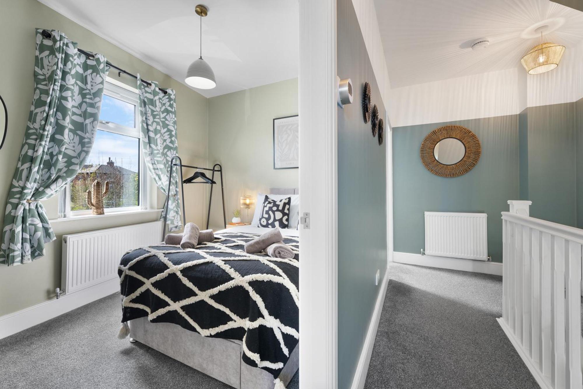 4-Bedroom Stunning Luxe, Spacious & Stylish Design House Bolton, Sleeps 11, With Parking Central Bolton, Links To Manchester, Pet-Friendly, Best For Groups! Work Contractors And Summer Special Offer! - By Blue Puffin Stays Farnworth Extérieur photo