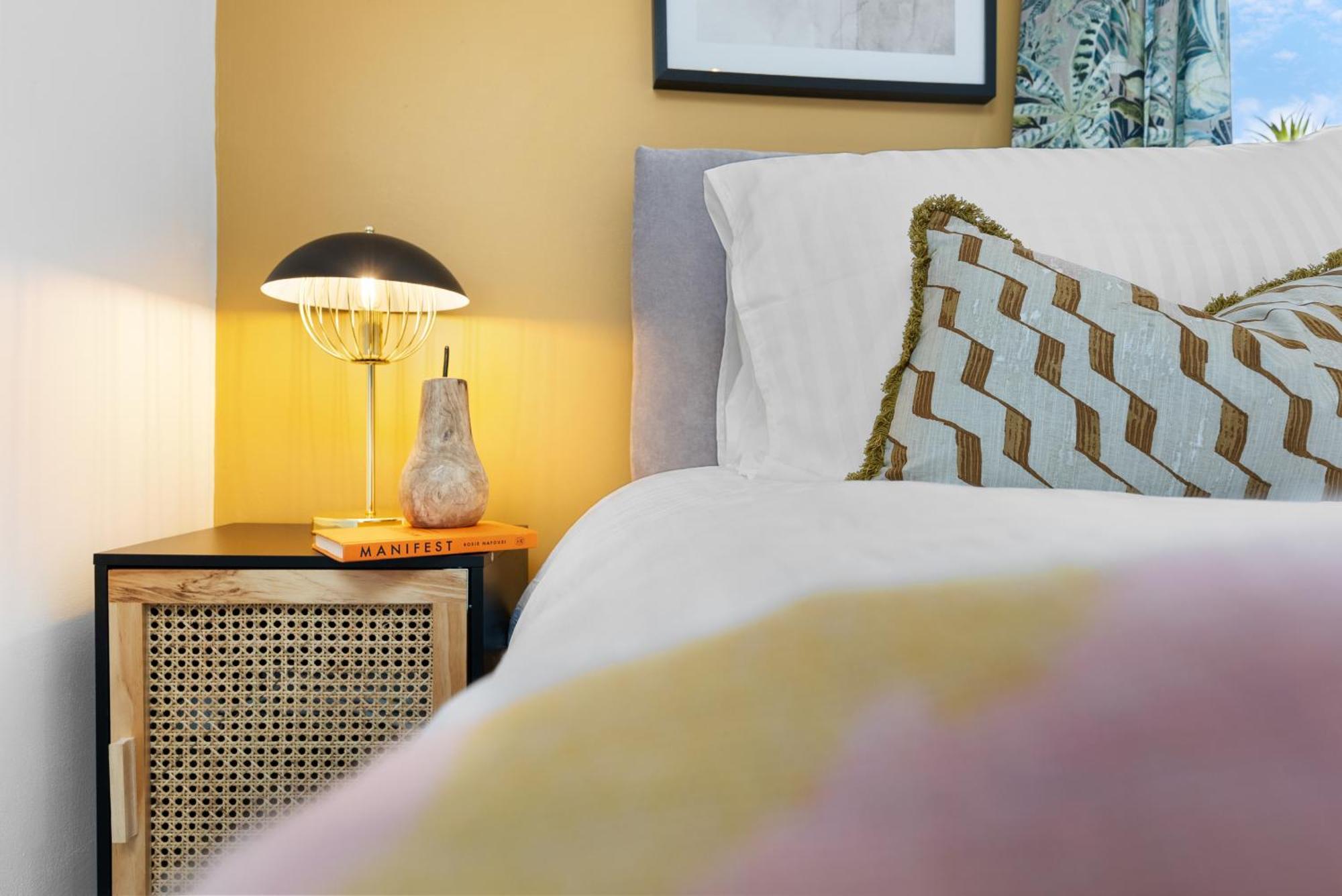 4-Bedroom Stunning Luxe, Spacious & Stylish Design House Bolton, Sleeps 11, With Parking Central Bolton, Links To Manchester, Pet-Friendly, Best For Groups! Work Contractors And Summer Special Offer! - By Blue Puffin Stays Farnworth Extérieur photo
