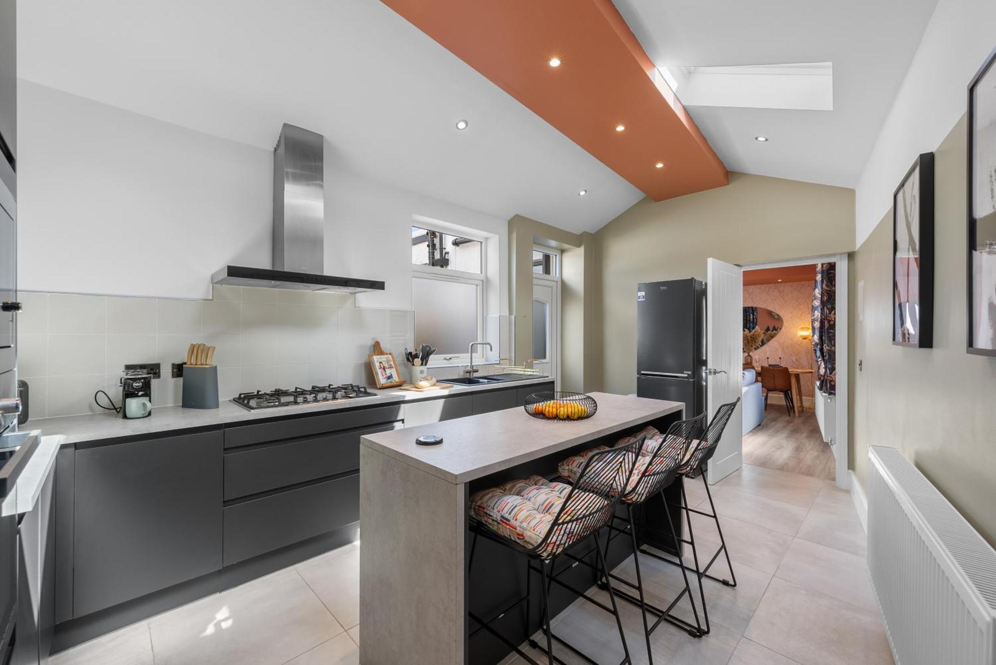 4-Bedroom Stunning Luxe, Spacious & Stylish Design House Bolton, Sleeps 11, With Parking Central Bolton, Links To Manchester, Pet-Friendly, Best For Groups! Work Contractors And Summer Special Offer! - By Blue Puffin Stays Farnworth Extérieur photo